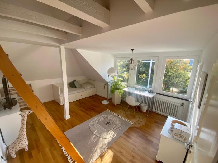 (Messe)Zimmer mit Bad und Ankleideraum + Parkplatz