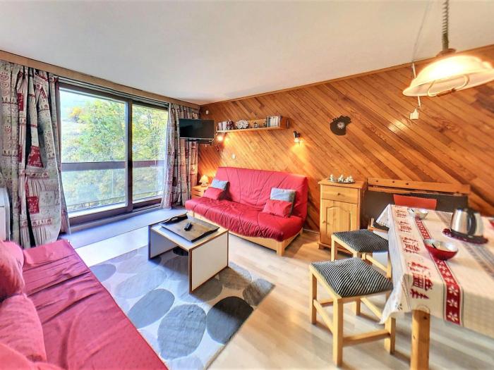 Studio confortable, skis aux pieds, balcon, accès piscine chauffée - FR-1-267-242
