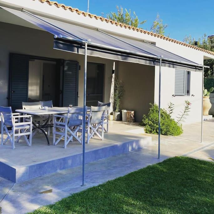 no.21house. Α Beach house in Rio,Patras