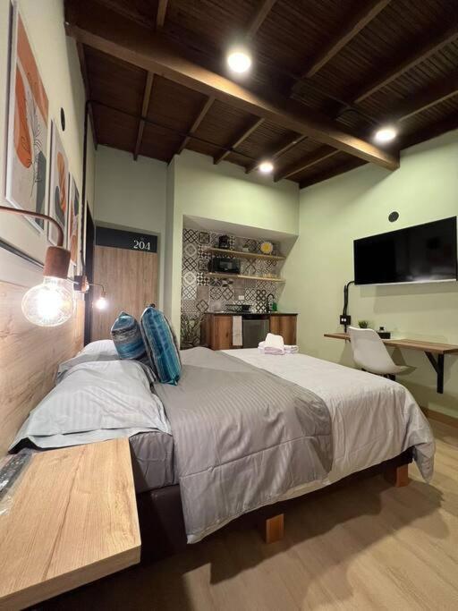 Inmueble cerca al estadio NID204 By Roots Rentals