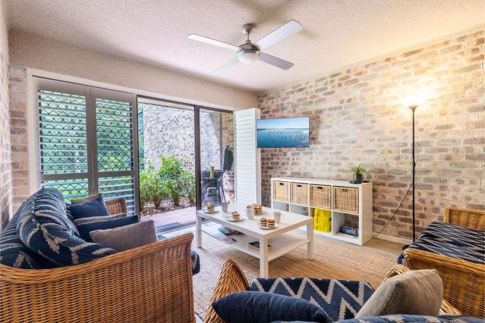 Bay Parklands 39 2 Gowrie Ave close to waters edge