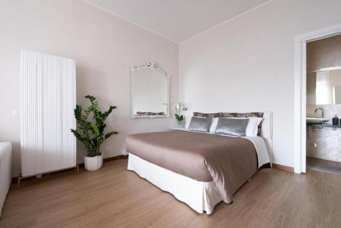 cute and cozy apartment train station