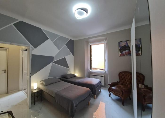 Ampio appartamento con 2 posti auto e cortile