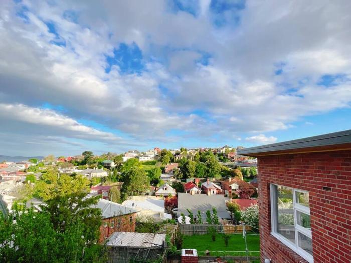 Stunning West Hobart Home- Close to city and shops