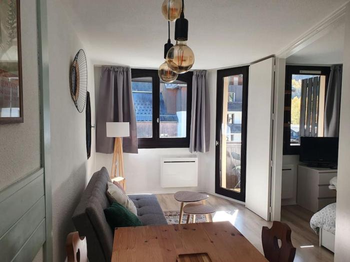 Superbe 2 pièces, centre vue Mont-Blanc avec balcon et parking gratuit