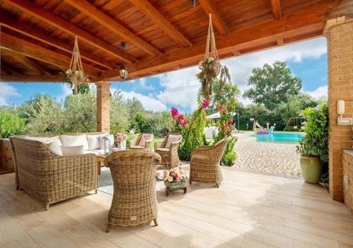 VILLA DOLORES , with a spectacular swimming pool with hydromassage and a big garden for the children - IUN S3325