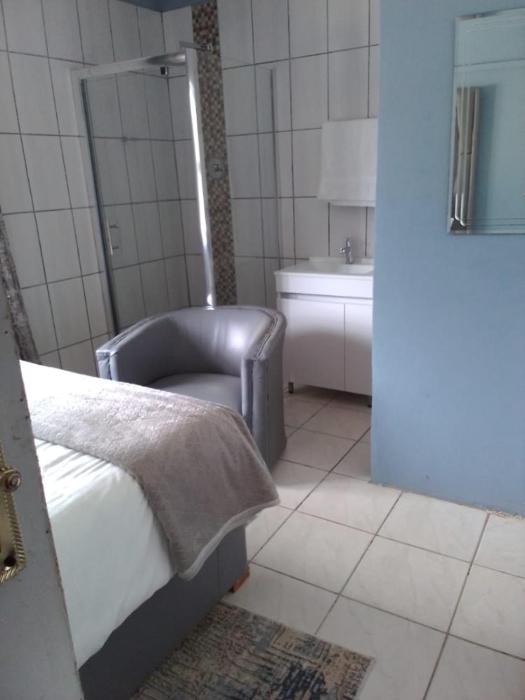 CONTRACTORS GROUP ACCOMMODATION 53 ALDRED STREET iN FREEMANVILLE KLERKSDORP