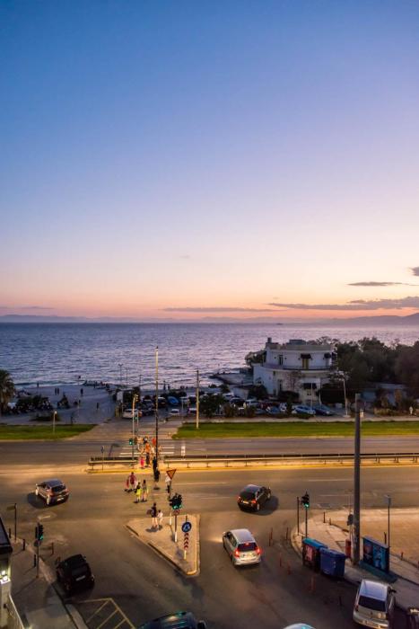 Flisvos Elite Seafront Luxury Apartment