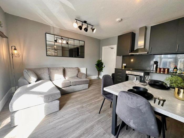 FLASH SALE Brighton train station 3 Bedroom Flat BN180ALON