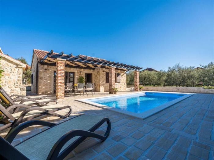 Stone Villa Petit Rustica with pool
