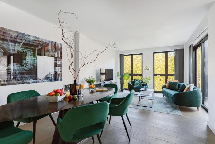 EXQUISITE DIGITAL NOMADS LARGE DESIGN HOUSE Off REGENTS PARK