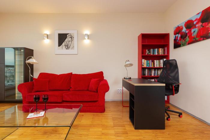 Warsaw Apartment Ruby with Parking by Renters