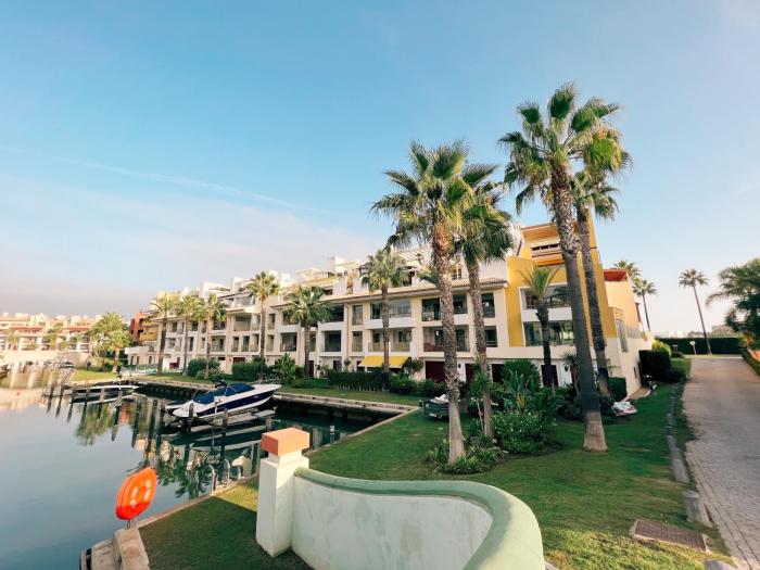 Sotogrande Alboaire- Waterfront luxury 4 bedroom Apt in the Marina of Sotogrande