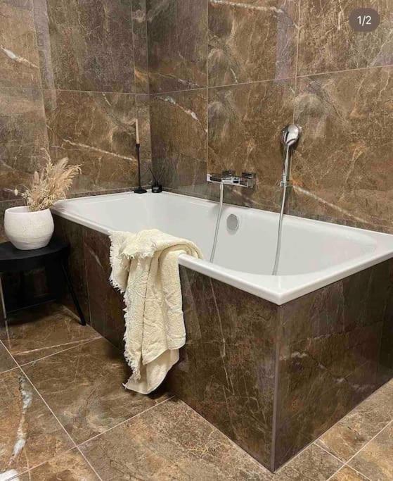 Apartment 4 Zimmer 111 Qm Küche, großes Balkon, 2x Bad Auto Parkplatz Citynah Braunschweig