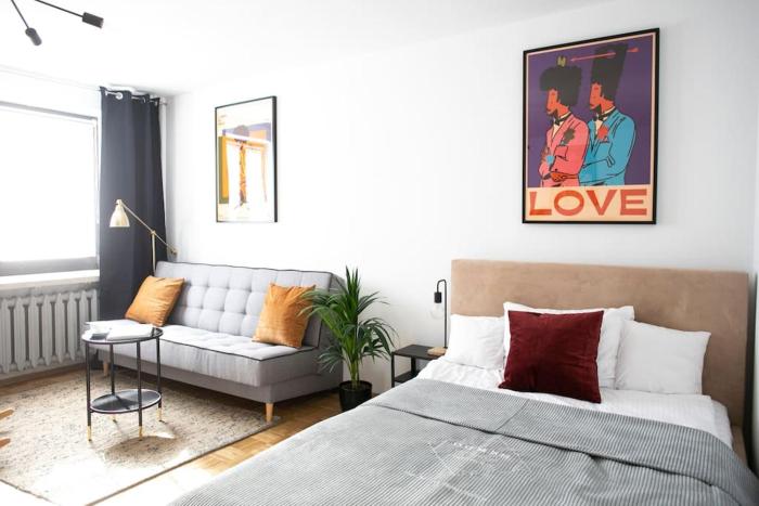 oompH Warsaw Center Well Designed Apartment with Balcony