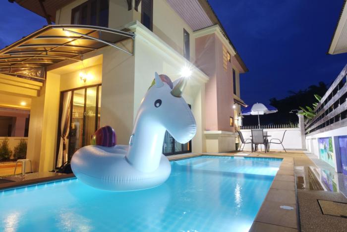 Sea eagle pool villa