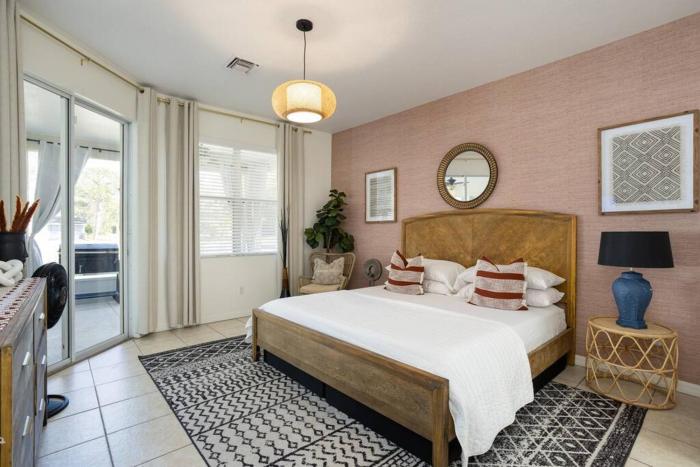 Insta-worthy Boho Chic Family Getaway w Hot Tub