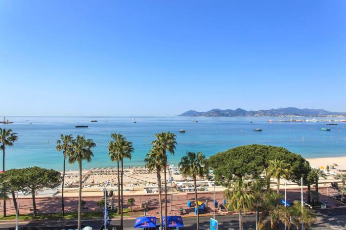 REF 1196 - Cannes Croisette - Sea view apartment for rent