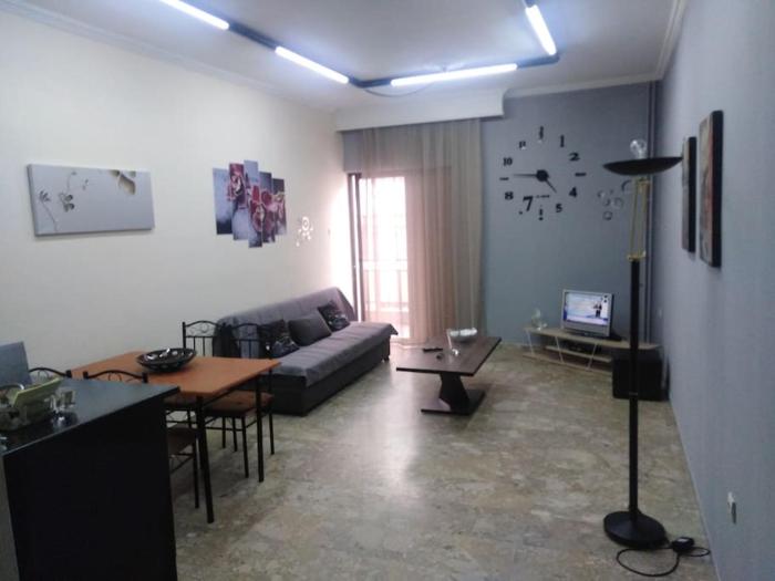 Κεντρικο ΔΙΑΜΕΡΙΣΜΑ ΣΤΑ ΤΡΙΚΑΛΑ