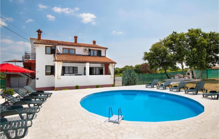 Three-Bedroom Apartment In Barban