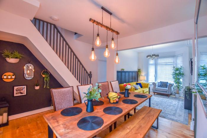 Modernistic 4-bedroom home close to City Centre