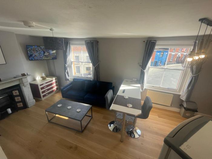 Brady’s Glastonbury beautiful pad great location!