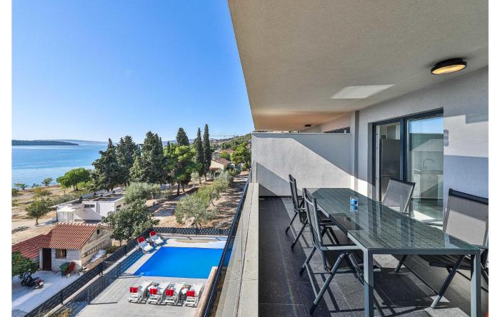 Nice Apartment In Seget Donji