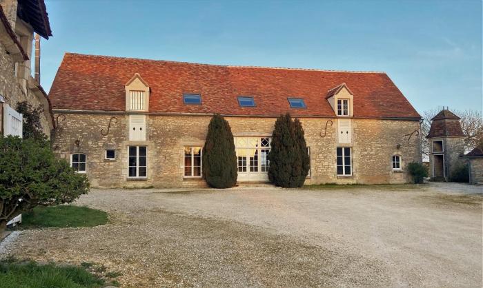 LA CHARMILLE Jolie maison de campagne 15 personnes piscine calme