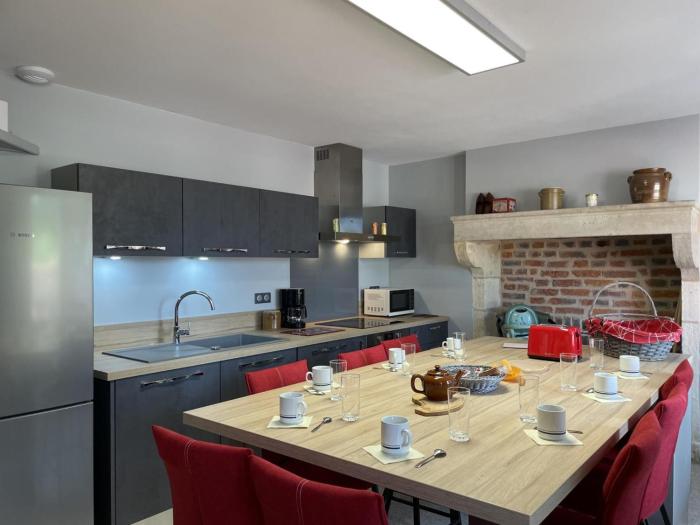 Gîte de Charme Rénové à Pierrefitte-sur-Loire, Vue sur Campagne - FR-1-489-334