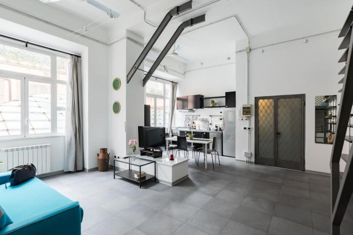 Large Designer Loft 1 Min Walk to Trevi Fountain