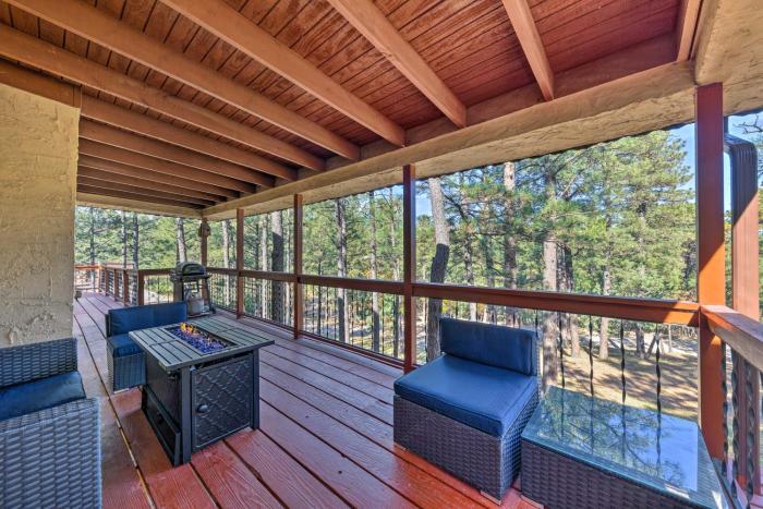 All-Season Alto Getaway with Fire Pit and Deck!
