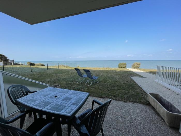 Joli T2 en front de mer avec accès direct plage, terrasse privative, parking et Wi-Fi gratuit - FR-1-361-45