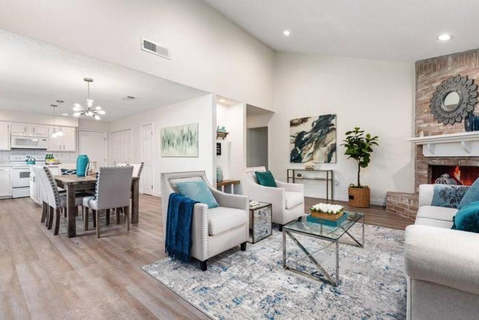 Super Cozy Entire House Near Downtown - Book Now !!