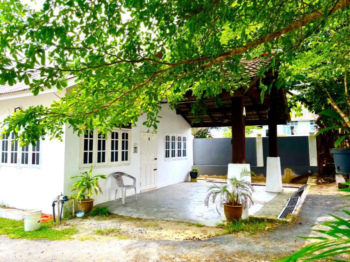 Hj Hassan Guest House Bungalow A