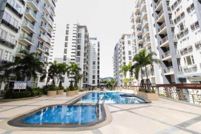 Dels Condotel across NAIA Terminal 3