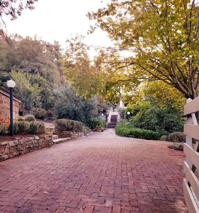Adelaide hills Italian villa in creek setting
