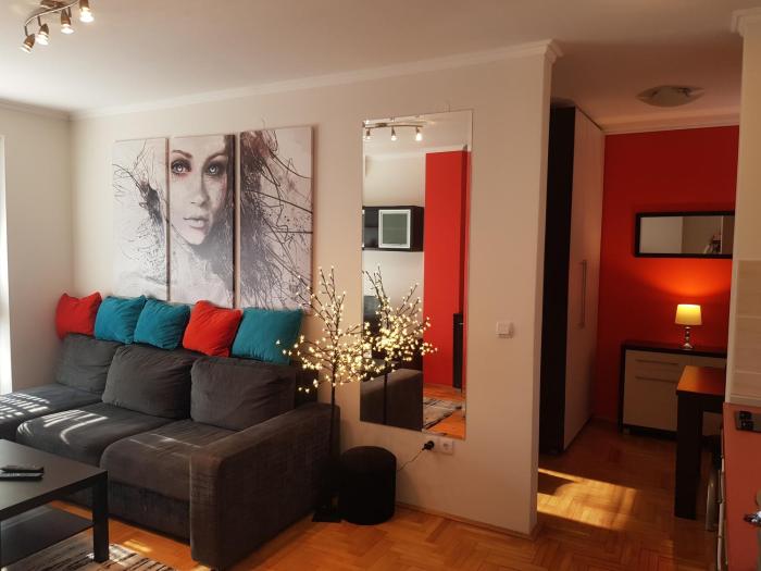 Rajiceva 5- apartman sa prostranom terasom i garaznim mestom