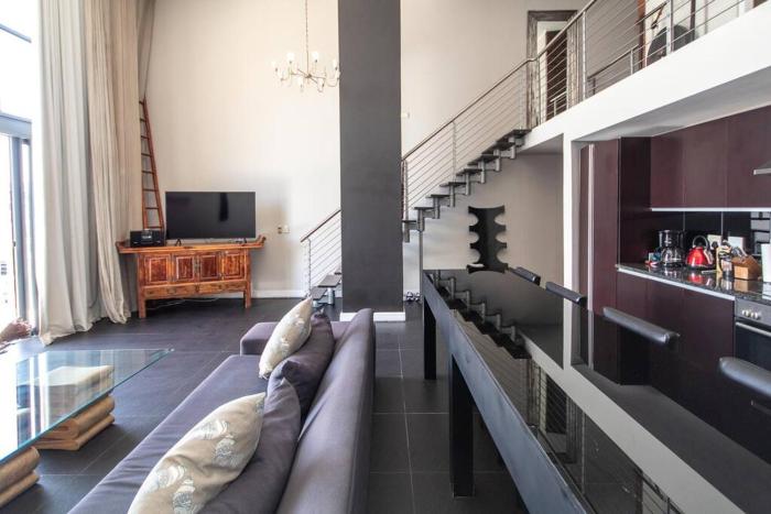 Stunning 2 Bedroomed Loft-style penthouse (712)