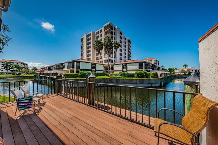 Bahia On Isla No Shirt, No Shoes, No Problem