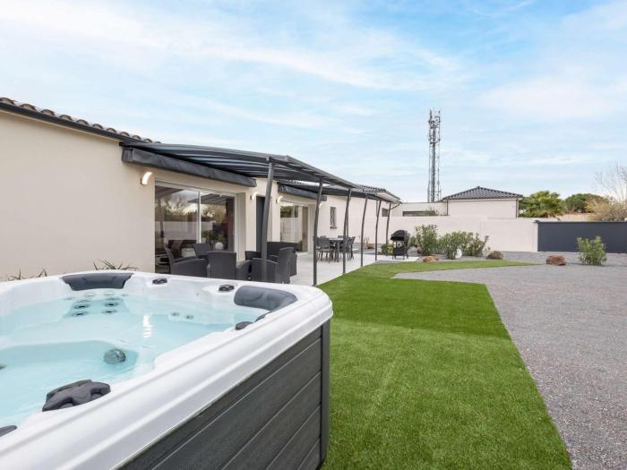 Villa T4 climatisée avec jardin, jacuzzi et Free WiFi à 600 m de la plage - FR-1-423-234