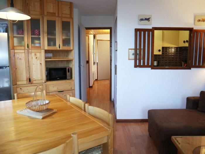 Appartement confort 2P, 6 pers, cœur de station, accès direct pistes, cheminée, WiFi, TV, balcon ouest - FR-1-322-297