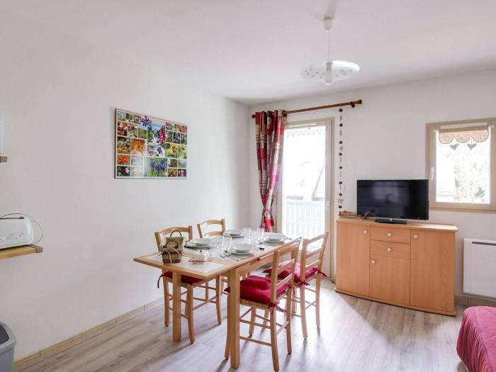 Chalet Duplex 4 Pers. avec Parking, Proche Télécabine et Commerces, Ski à 1700m - FR-1-401-39