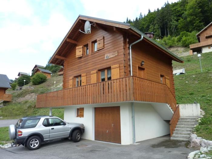 Chalet 3 étoiles avec grande terrasse dans un cadre verdoyant - FR-1-573-52