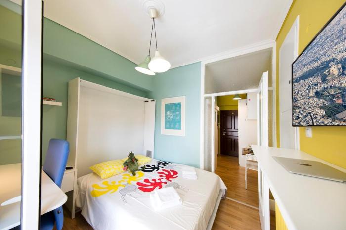 Startuppers Pad in real Athenian neighbourhood