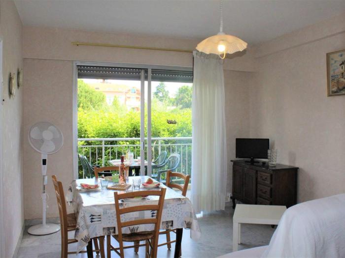 Studio Cosy avec Terrasse et Parking, à 30m de la Mer, Cagnes-sur-Mer - FR-1-252A-56