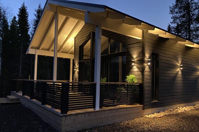 Norvamaja with a lake view, sauna and jacuzzi