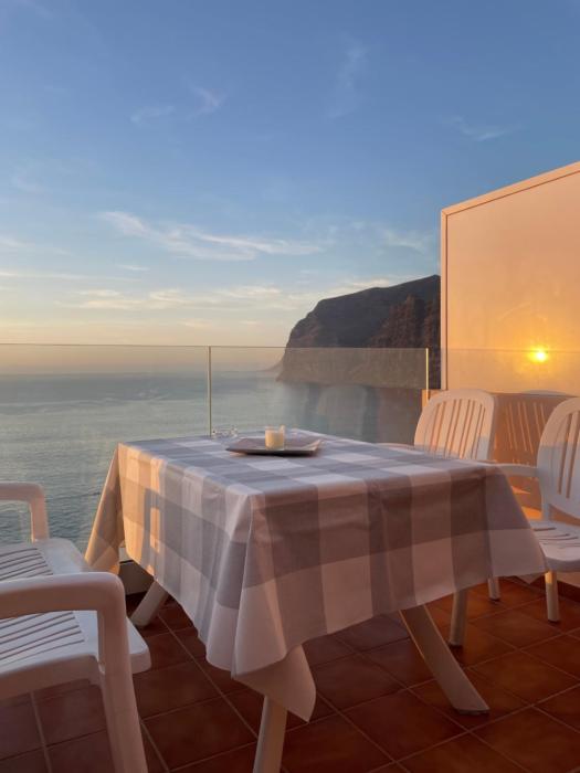 Los Gigantes in front of Sea