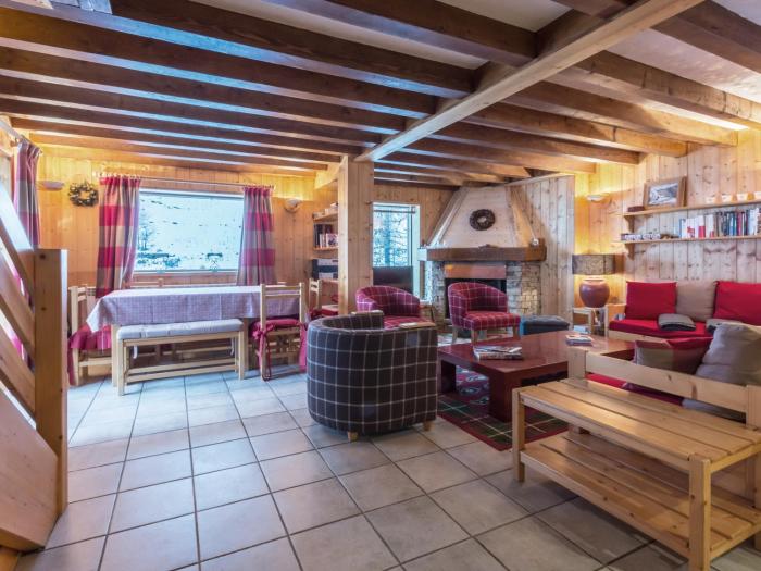 Chalet rustique chaleureux avec cheminée à Val-dIsère - FR-1-694-219