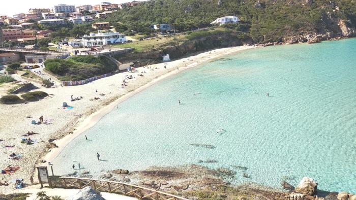 Nuovo e luminoso mono vista mare a 100 m da spiaggia