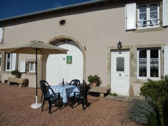 Gîte de Charme avec Terrasse près de Bourbonne-les-Bains, 2 chambres, poêle à bois, Wifi inclus - FR-1-589-118